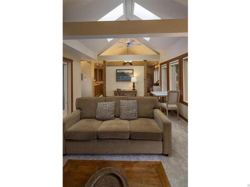 213 Mary St, Victoria, BC - Indoor Photo Showing Living Room