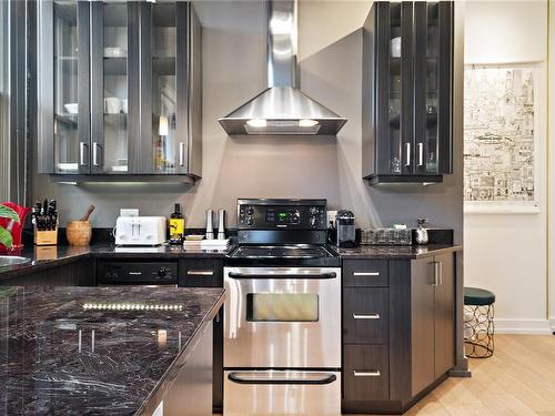 304-562 Yates St, Victoria, BC - Indoor Photo Showing Kitchen