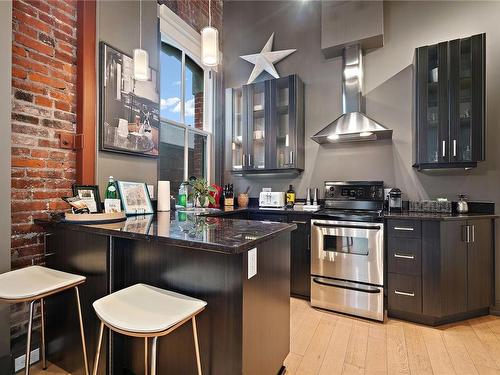 304-562 Yates St, Victoria, BC - Indoor Photo Showing Kitchen