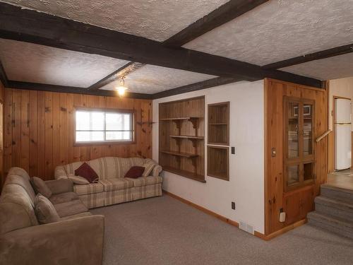 460 Leslie Avenue, Thunder Bay, ON - Indoor Photo Showing Living Room