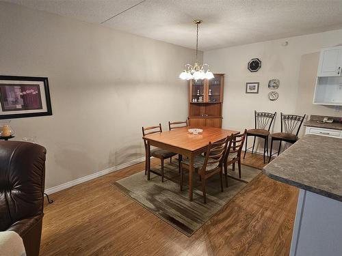 305 620 Red River Road, Thunder Bay, ON - Indoor Photo Showing Dining Room