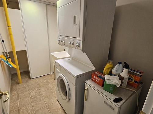 305 620 Red River Road, Thunder Bay, ON - Indoor Photo Showing Laundry Room