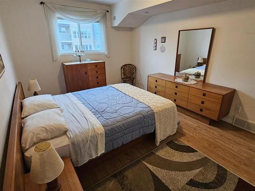 305 620 Red River Road, Thunder Bay, ON - Indoor Photo Showing Bedroom