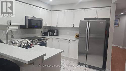 22 Serenity Lane, Brampton, ON - Indoor Photo Showing Kitchen With Upgraded Kitchen