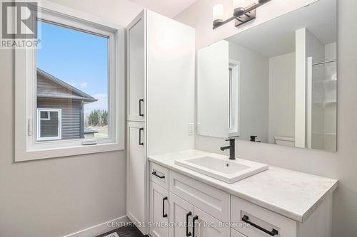 76 Villeneuve Street, North Stormont, ON - Indoor Photo Showing Bathroom