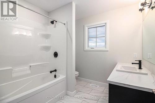 76 Villeneuve Street, North Stormont, ON - Indoor Photo Showing Bathroom