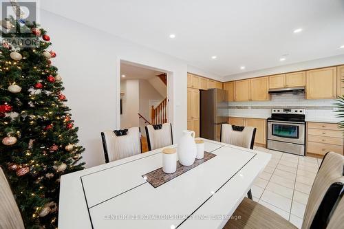 22 Peppertree Lane, Whitchurch-Stouffville, ON - Indoor Photo Showing Kitchen