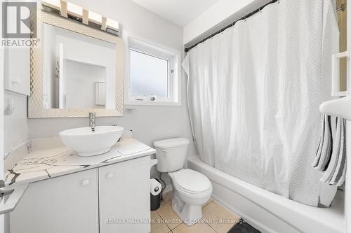 170 Banbrooke Crescent, Newmarket, ON - Indoor Photo Showing Bathroom