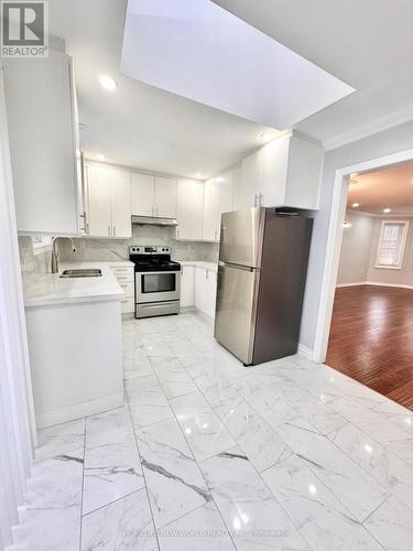 Main - 5 Jones Drive, Barrie, ON - Indoor Photo Showing Kitchen