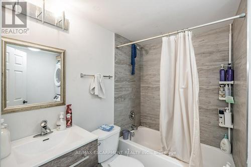 397 East 28Th Street, Hamilton, ON - Indoor Photo Showing Bathroom