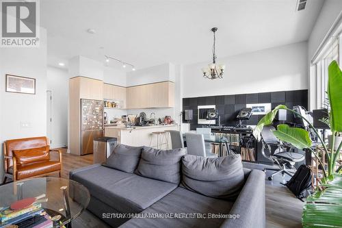 403 - 20 Tubman Avenue N, Toronto, ON - Indoor Photo Showing Living Room