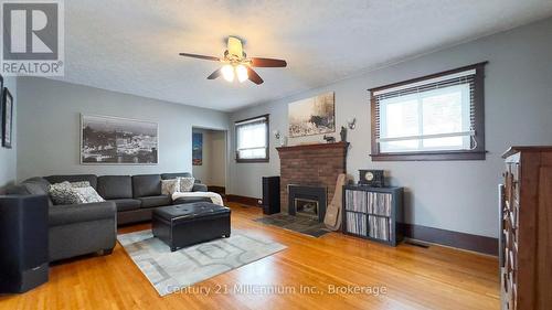 271 9Th Street, Hanover, ON - Indoor Photo Showing Living Room With Fireplace