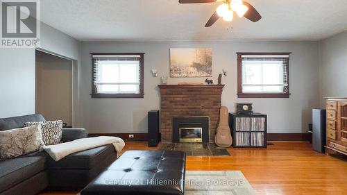 271 9Th Street, Hanover, ON - Indoor Photo Showing Living Room With Fireplace