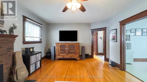 271 9Th Street, Hanover, ON - Indoor With Fireplace