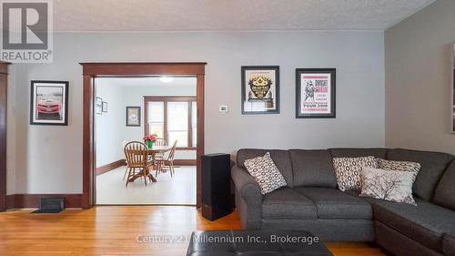 271 9Th Street, Hanover, ON - Indoor Photo Showing Living Room