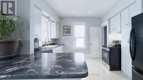 271 9Th Street, Hanover, ON - Indoor Photo Showing Kitchen