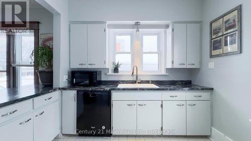 271 9Th Street, Hanover, ON - Indoor Photo Showing Kitchen