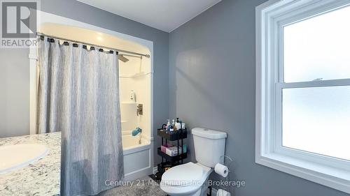 271 9Th Street, Hanover, ON - Indoor Photo Showing Bathroom