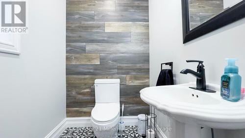 271 9Th Street, Hanover, ON - Indoor Photo Showing Bathroom