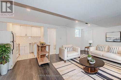 124 Downey Road, Guelph (Kortright Hills), ON - Indoor Photo Showing Living Room