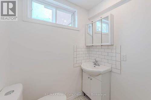 124 Downey Road, Guelph (Kortright Hills), ON - Indoor Photo Showing Bathroom