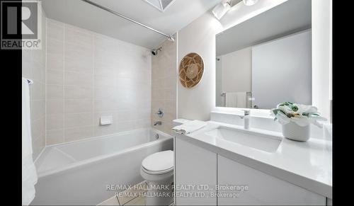 3208 - 125 Village Green Square, Toronto, ON - Indoor Photo Showing Bathroom