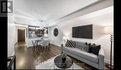 3208 - 125 Village Green Square, Toronto, ON - Indoor Photo Showing Living Room