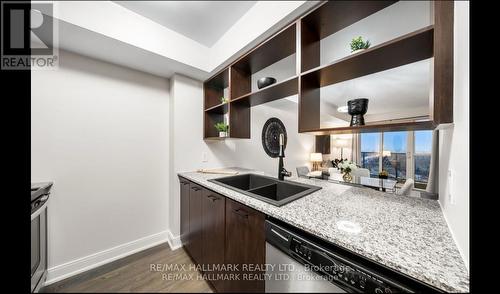 3208 - 125 Village Green Square, Toronto, ON - Indoor Photo Showing Kitchen With Double Sink With Upgraded Kitchen