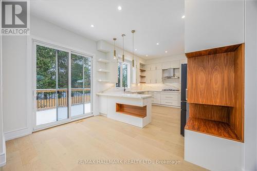 69 Aurora Heights Drive S, Aurora, ON - Indoor Photo Showing Kitchen