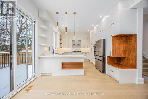 69 Aurora Heights Drive S, Aurora, ON - Indoor Photo Showing Kitchen