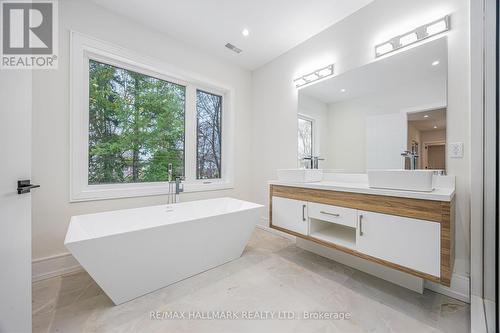 69 Aurora Heights Drive S, Aurora, ON - Indoor Photo Showing Bathroom