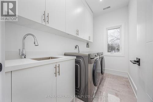 69 Aurora Heights Drive S, Aurora, ON - Indoor Photo Showing Laundry Room