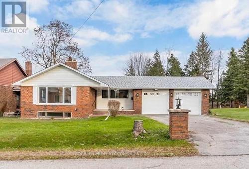 15 Valleyview Avenue, East Gwillimbury, ON - Outdoor With Facade