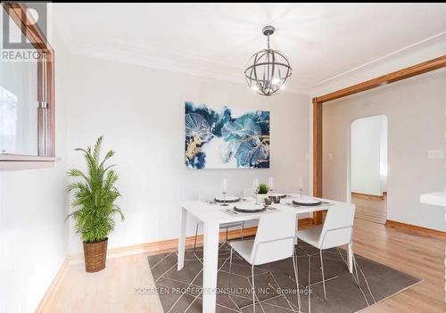 15 Valleyview Avenue, East Gwillimbury, ON - Indoor Photo Showing Dining Room