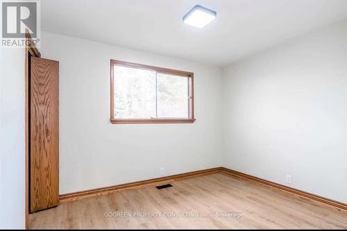 15 Valleyview Avenue, East Gwillimbury, ON - Indoor Photo Showing Other Room