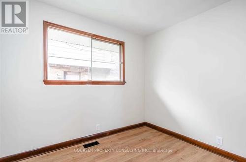 15 Valleyview Avenue, East Gwillimbury, ON - Indoor Photo Showing Other Room