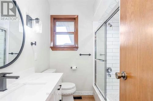 15 Valleyview Avenue, East Gwillimbury, ON - Indoor Photo Showing Bathroom