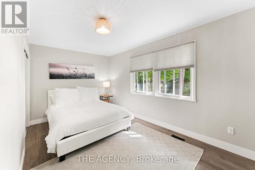 15 32Nd Street S, Wasaga Beach, ON - Indoor Photo Showing Bedroom