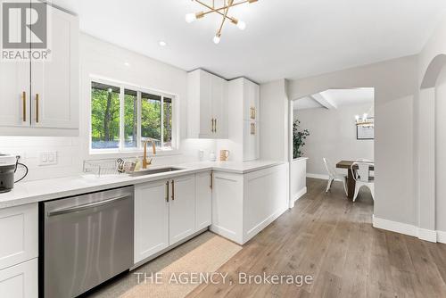 15 32Nd Street S, Wasaga Beach, ON - Indoor Photo Showing Kitchen