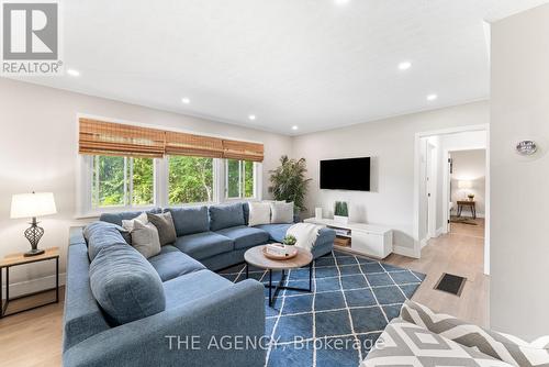 15 32Nd Street S, Wasaga Beach, ON - Indoor Photo Showing Living Room