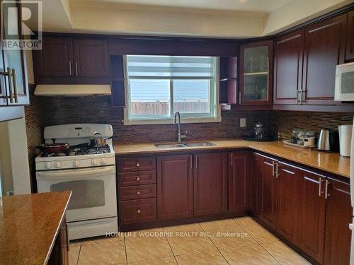 3141 Harold Sheard Drive, Mississauga, ON - Indoor Photo Showing Kitchen