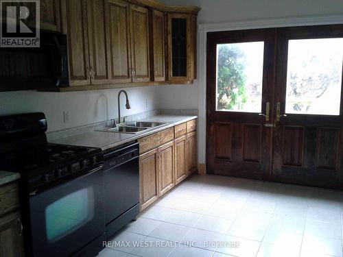 52 Becher Street, London, ON - Indoor Photo Showing Kitchen With Double Sink