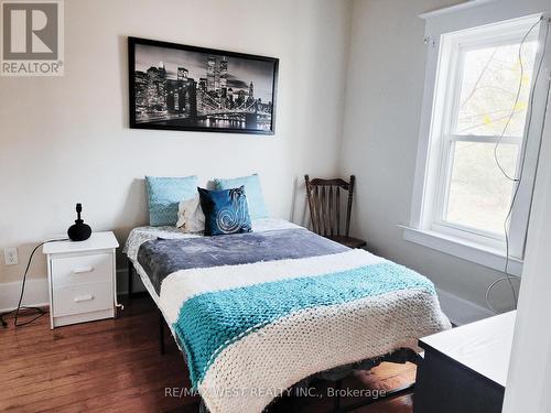 52 Becher Street, London, ON - Indoor Photo Showing Bedroom