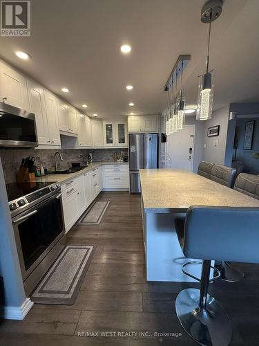 408 - 3120 Kirwin Avenue, Mississauga, ON - Indoor Photo Showing Kitchen