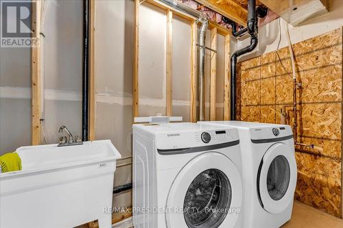 140 Ian Ormston Drive, Kitchener, ON - Indoor Photo Showing Laundry Room