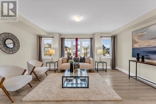 140 Ian Ormston Drive, Kitchener, ON - Indoor Photo Showing Living Room