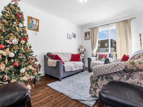 Salle familiale - 665 73E Avenue, Laval (Chomedey), QC - Indoor Photo Showing Living Room