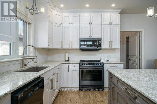 10 Briarwood Crescent, Greater Napanee, ON - Indoor Photo Showing Kitchen With Upgraded Kitchen