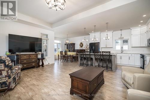 10 Briarwood Crescent, Greater Napanee, ON - Indoor Photo Showing Living Room