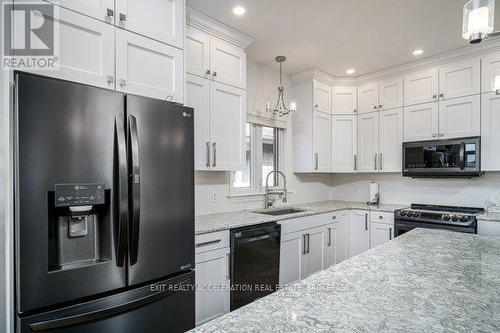 10 Briarwood Crescent, Greater Napanee, ON - Indoor Photo Showing Kitchen With Upgraded Kitchen